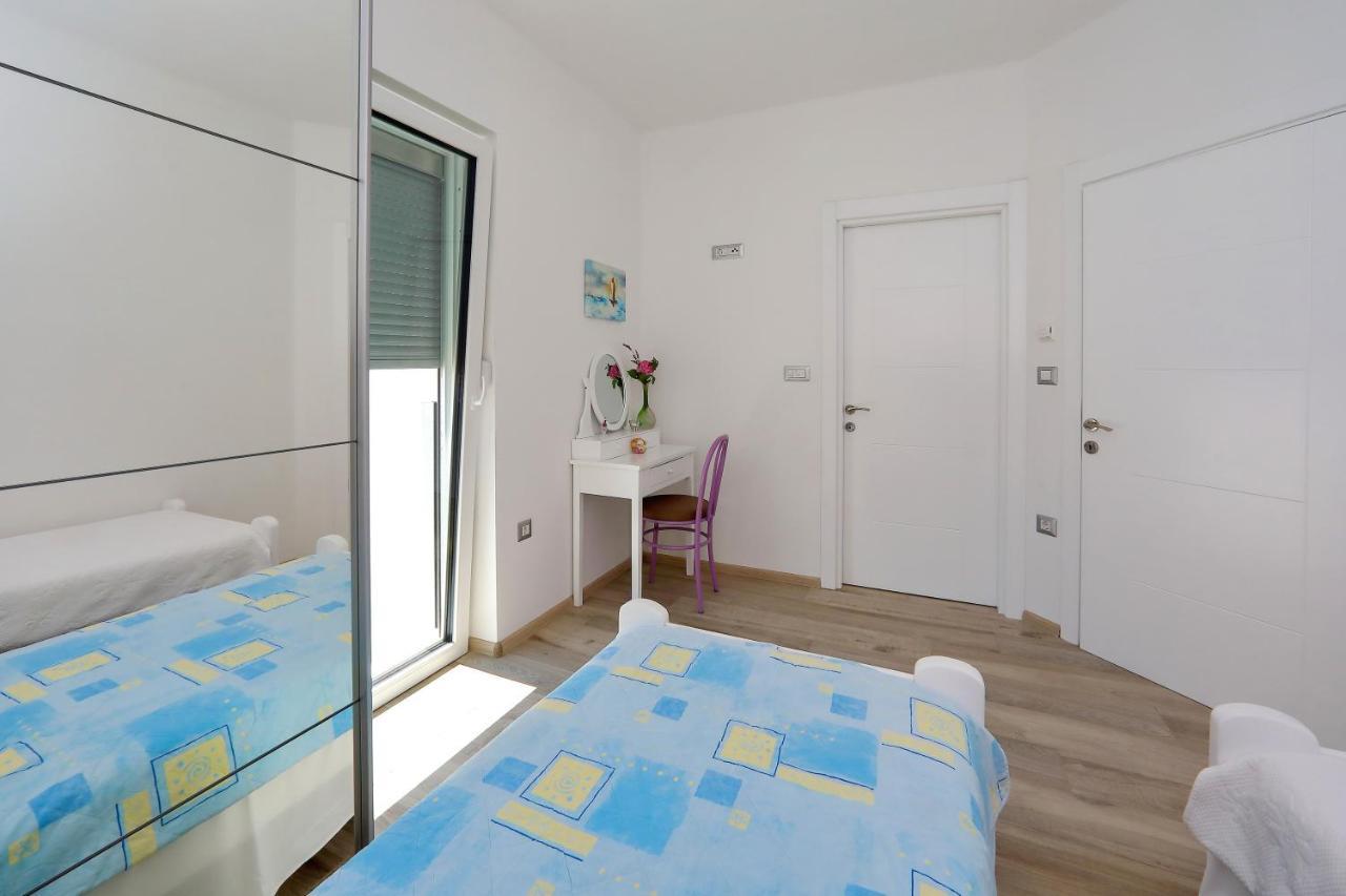 Apartmani Marina S Pogledom, Sukošan Buitenkant foto
