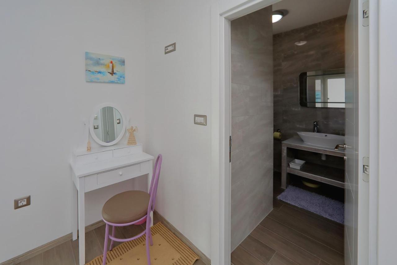 Apartmani Marina S Pogledom, Sukošan Buitenkant foto