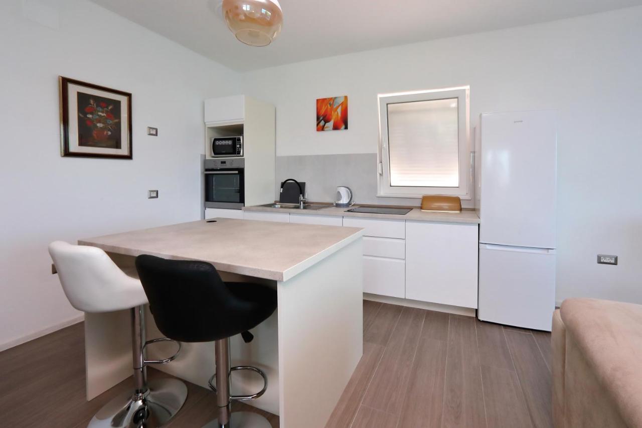 Apartmani Marina S Pogledom, Sukošan Buitenkant foto