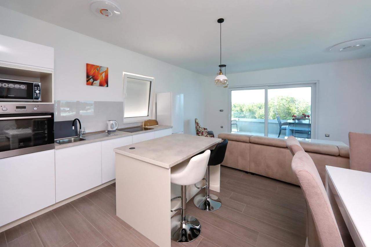 Apartmani Marina S Pogledom, Sukošan Buitenkant foto