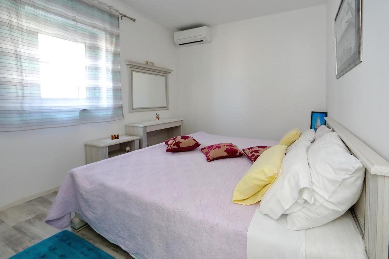Apartmani Marina S Pogledom, Sukošan Buitenkant foto