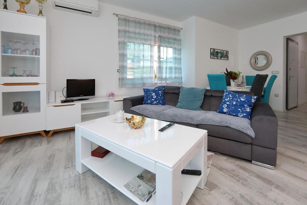 Apartmani Marina S Pogledom, Sukošan Buitenkant foto